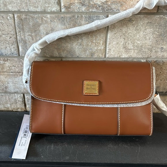 Dooney & Bourke Handbags - NWT Dooney & Bourke shoulder bag